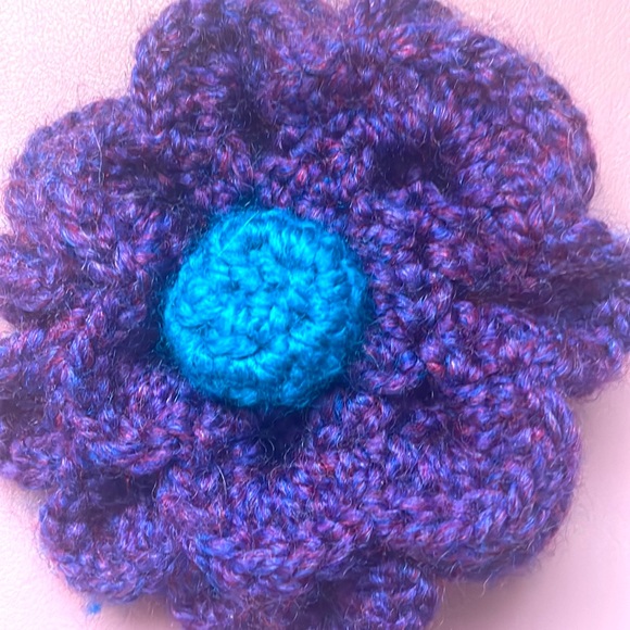 Brand new, never worn, knit collar w/ detachable floral pin. Unbelievably soft. - Picture 10 of 11